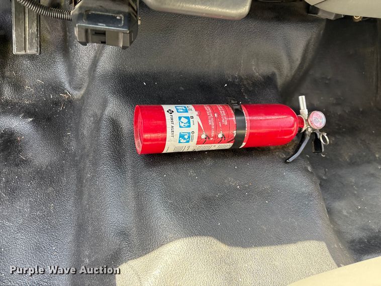 image for item YA2156 2006 Ford F650 Super Duty flatbed truck