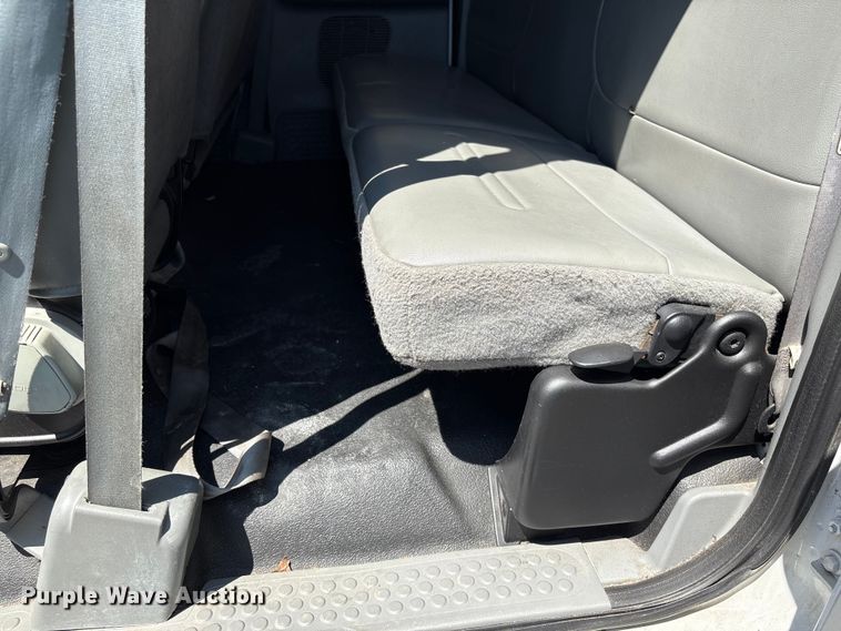 image for item YA2156 2006 Ford F650 Super Duty flatbed truck