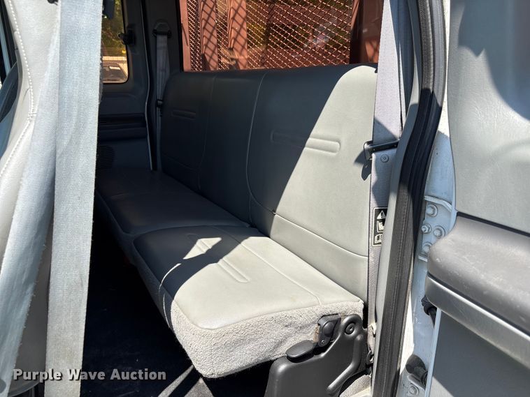 image for item YA2156 2006 Ford F650 Super Duty flatbed truck