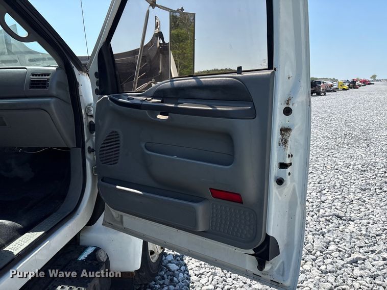 image for item YA2156 2006 Ford F650 Super Duty flatbed truck