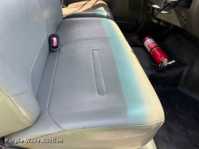 image for item YA2156 2006 Ford F650 Super Duty flatbed truck