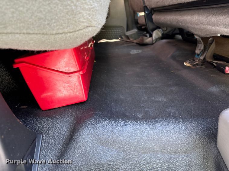 image for item YA2156 2006 Ford F650 Super Duty flatbed truck