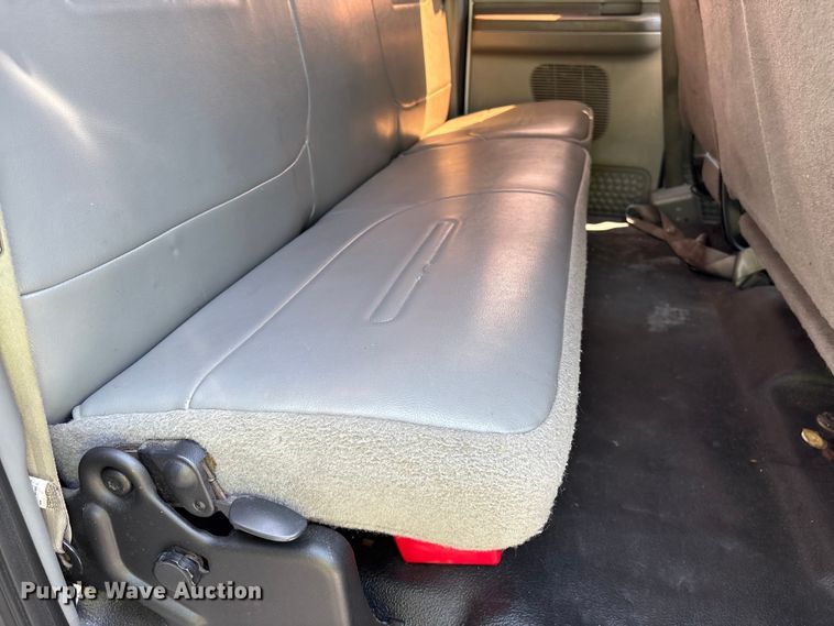 image for item YA2156 2006 Ford F650 Super Duty flatbed truck