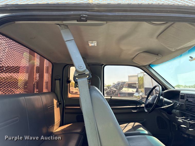 image for item YA2156 2006 Ford F650 Super Duty flatbed truck