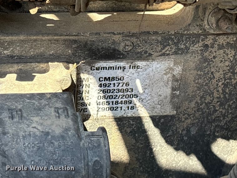 image for item YA2156 2006 Ford F650 Super Duty flatbed truck