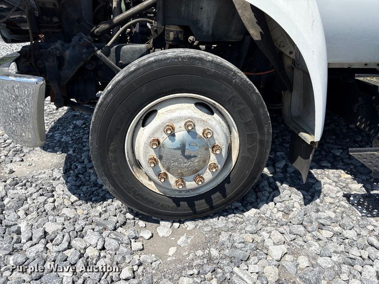 image for item YA2156 2006 Ford F650 Super Duty flatbed truck