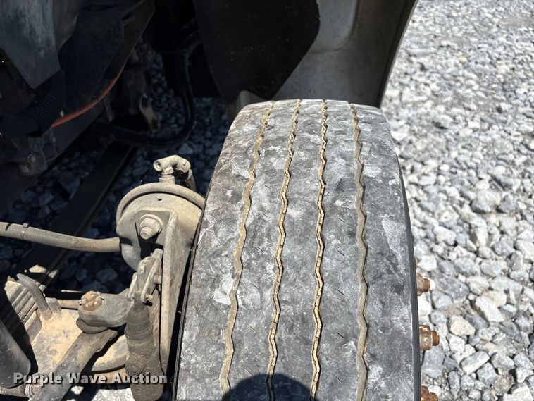 image for item YA2156 2006 Ford F650 Super Duty flatbed truck