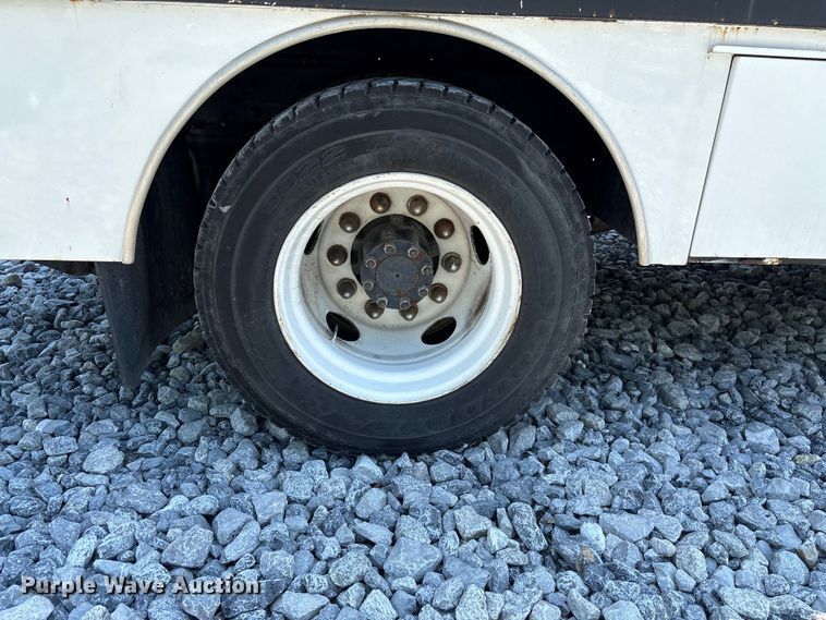 image for item YA2156 2006 Ford F650 Super Duty flatbed truck