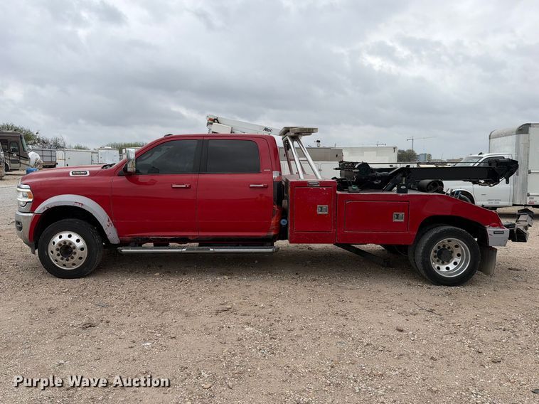 image for item YA2466 2021 RAM 5500 Crew Cab tow truck