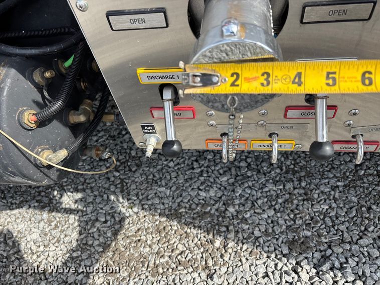 image for item YA2648 2015 International 7400 tanker fire truck