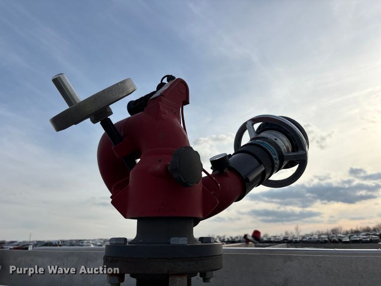 image for item YA2649 1992 Spartan Gladiator pumper fire truck