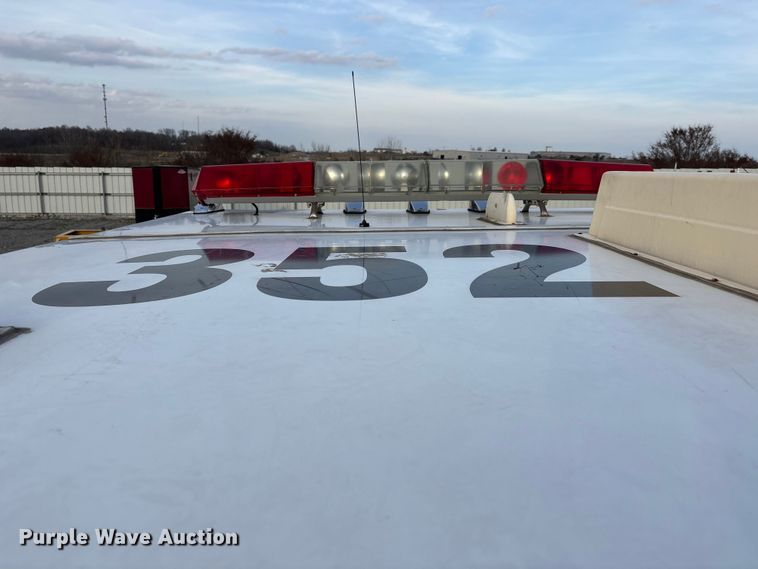 image for item YA2649 1992 Spartan Gladiator pumper fire truck