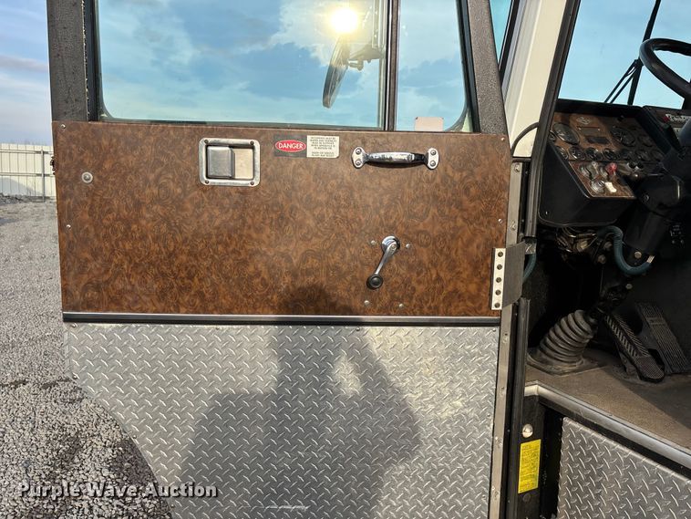 image for item YA2649 1992 Spartan Gladiator pumper fire truck