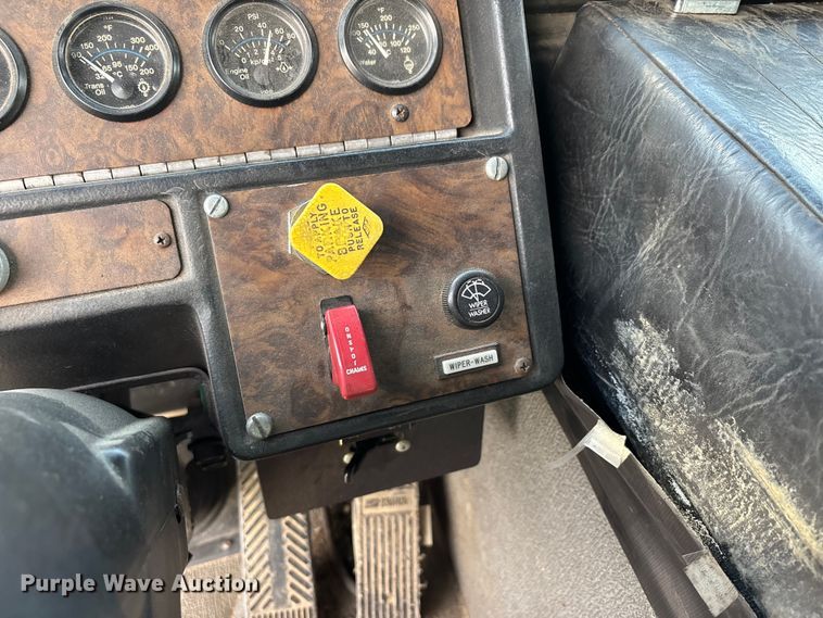 image for item YA2649 1992 Spartan Gladiator pumper fire truck