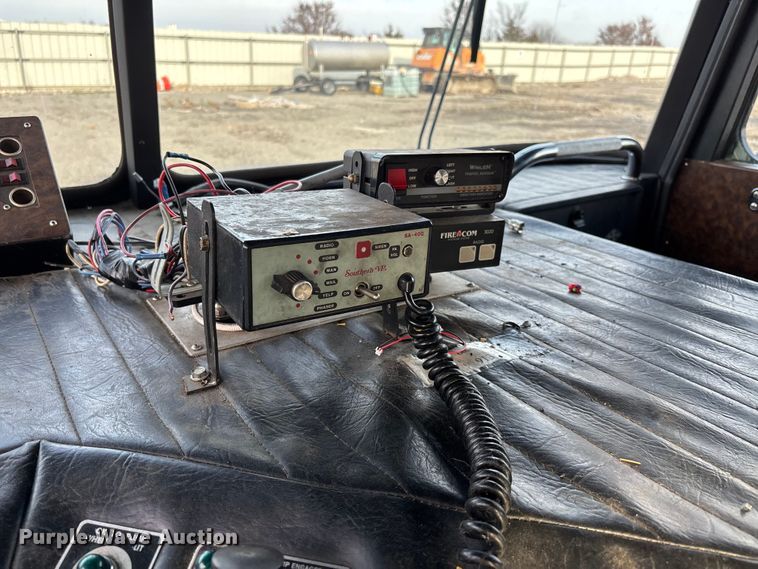 image for item YA2649 1992 Spartan Gladiator pumper fire truck