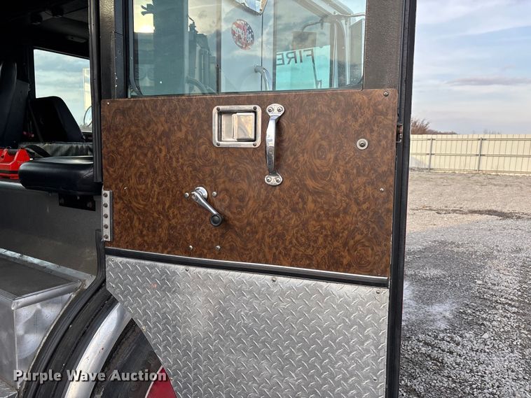 image for item YA2649 1992 Spartan Gladiator pumper fire truck