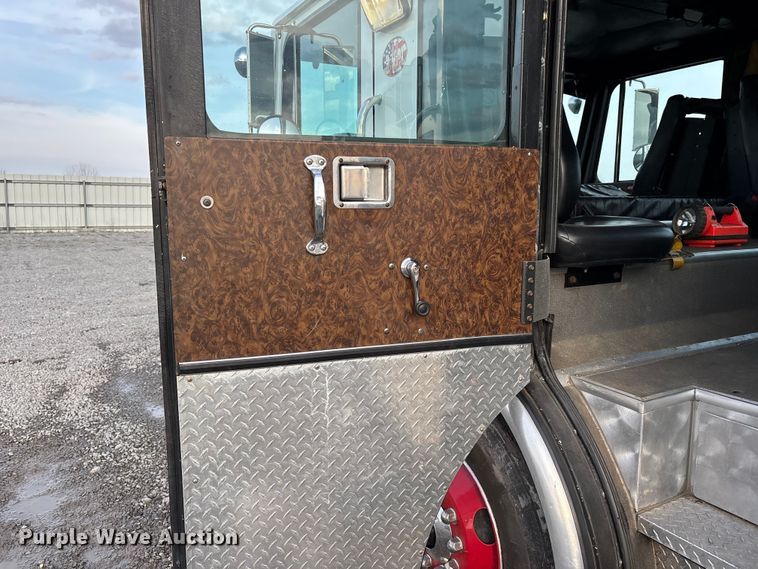 image for item YA2649 1992 Spartan Gladiator pumper fire truck