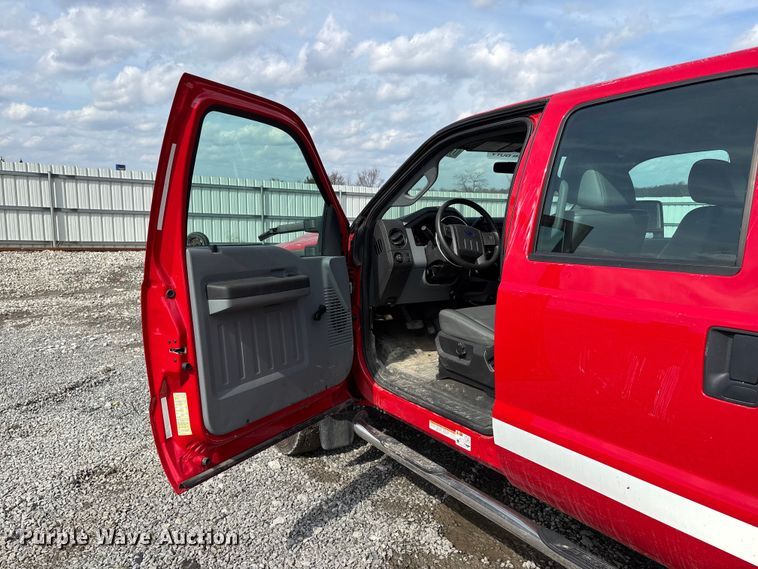 image for item YA2650 2012 Ford F550 Super Duty Crew Cab rescue vehicle