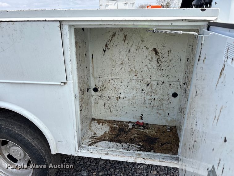 image for item YA2748 2022 RAM 3500 Crew Cab utility bed pickup truck