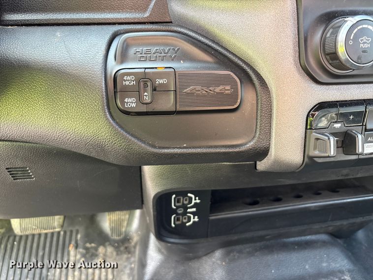 image for item YA2748 2022 RAM 3500 Crew Cab utility bed pickup truck