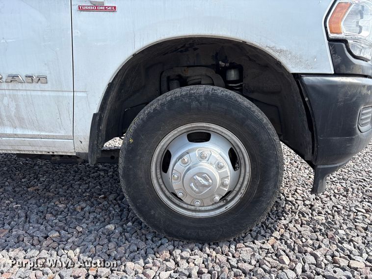 image for item YA2748 2022 RAM 3500 Crew Cab utility bed pickup truck