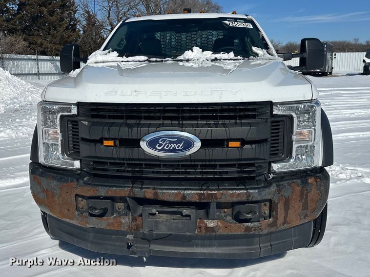 image for item YA2853 2017 Ford F550 Super Duty flatbed truck