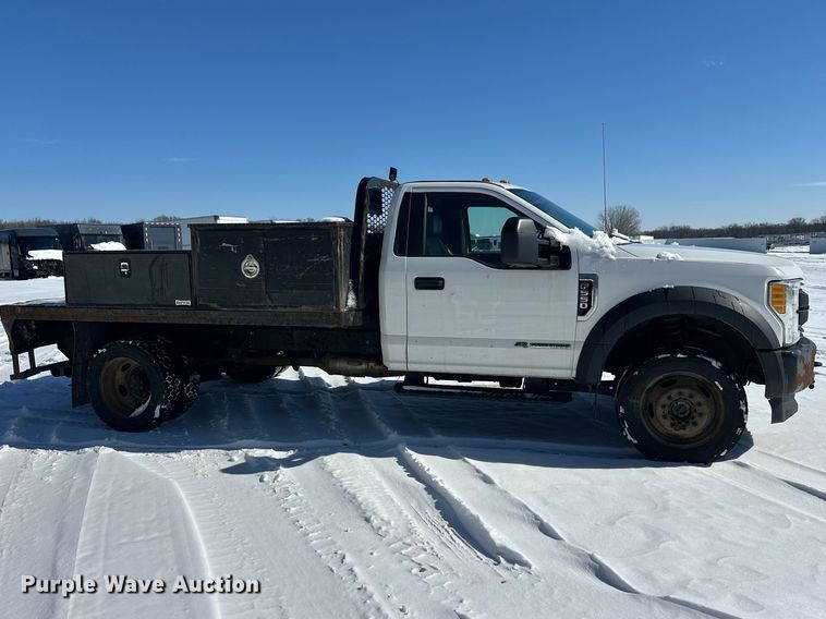 image for item YA2853 2017 Ford F550 Super Duty flatbed truck