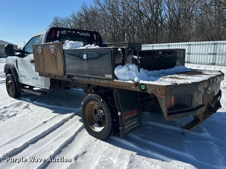 image for item YA2853 2017 Ford F550 Super Duty flatbed truck