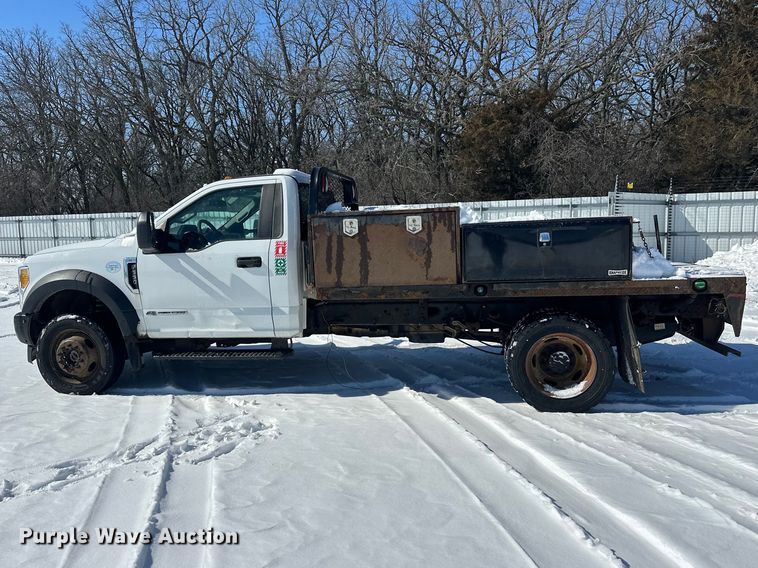 image for item YA2853 2017 Ford F550 Super Duty flatbed truck