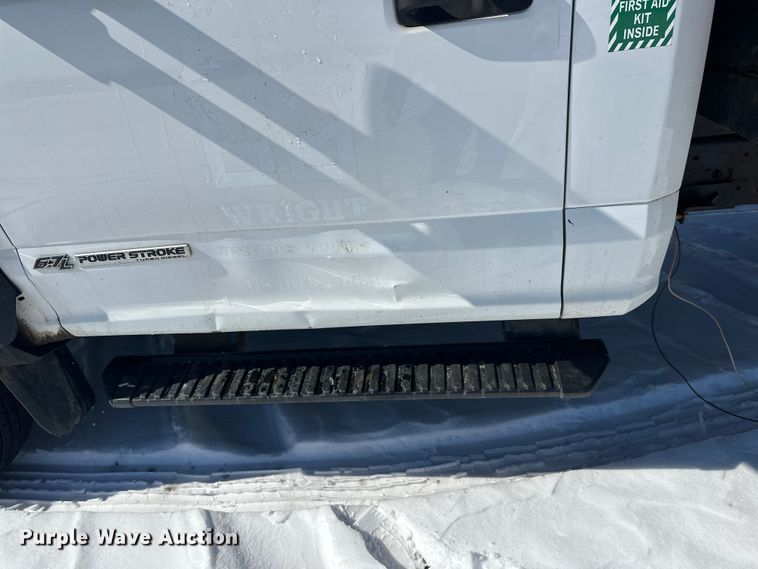 image for item YA2853 2017 Ford F550 Super Duty flatbed truck