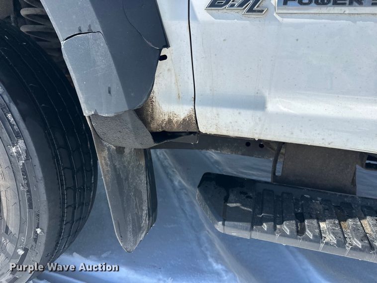 image for item YA2853 2017 Ford F550 Super Duty flatbed truck