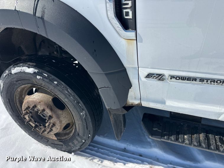 image for item YA2853 2017 Ford F550 Super Duty flatbed truck