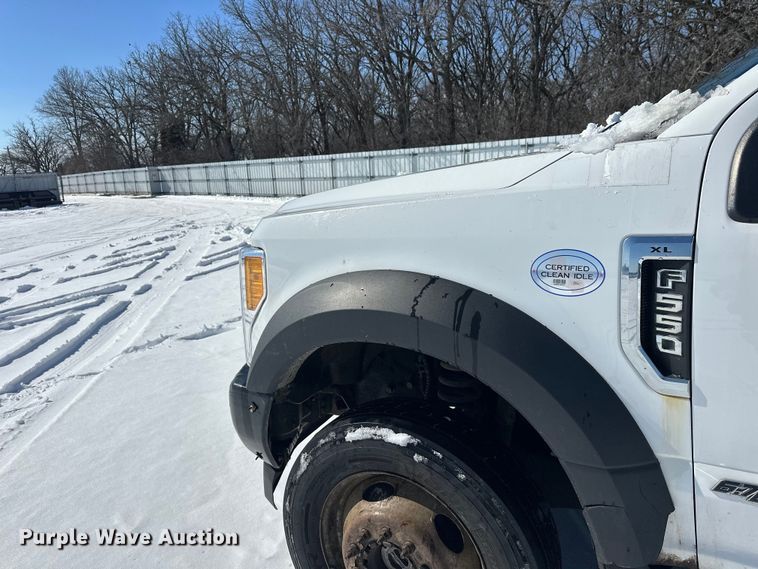 image for item YA2853 2017 Ford F550 Super Duty flatbed truck