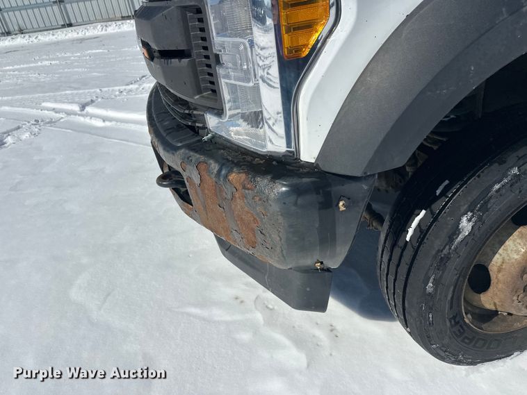 image for item YA2853 2017 Ford F550 Super Duty flatbed truck