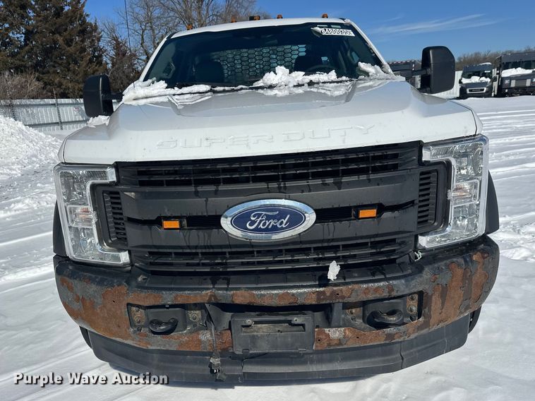 image for item YA2853 2017 Ford F550 Super Duty flatbed truck