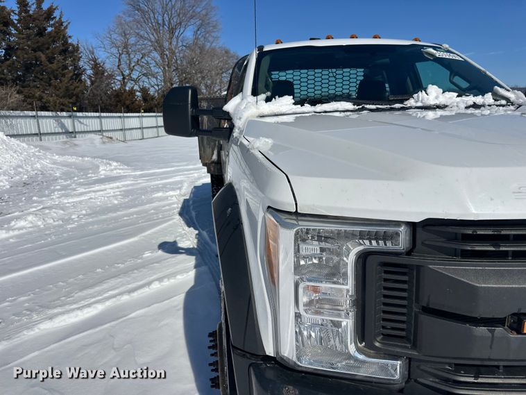 image for item YA2853 2017 Ford F550 Super Duty flatbed truck