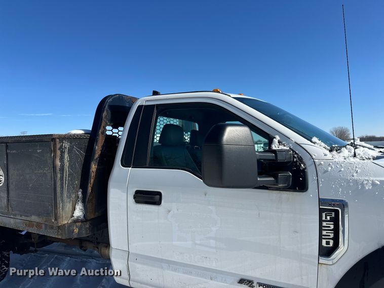 image for item YA2853 2017 Ford F550 Super Duty flatbed truck