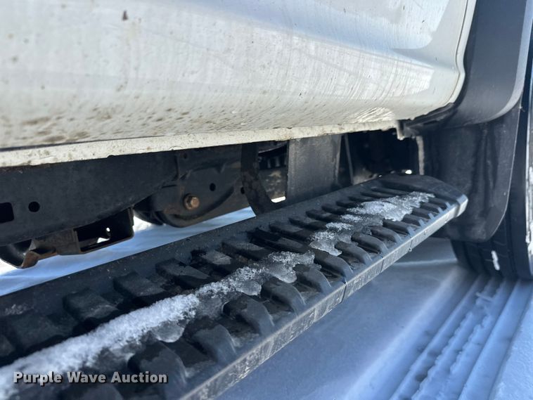 image for item YA2853 2017 Ford F550 Super Duty flatbed truck