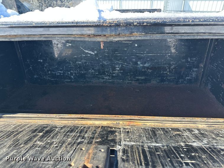 image for item YA2853 2017 Ford F550 Super Duty flatbed truck