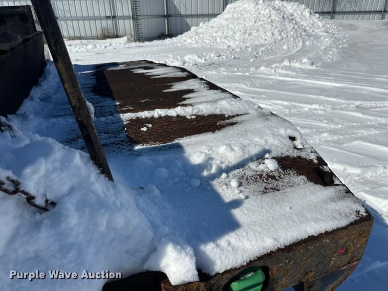 image for item YA2853 2017 Ford F550 Super Duty flatbed truck