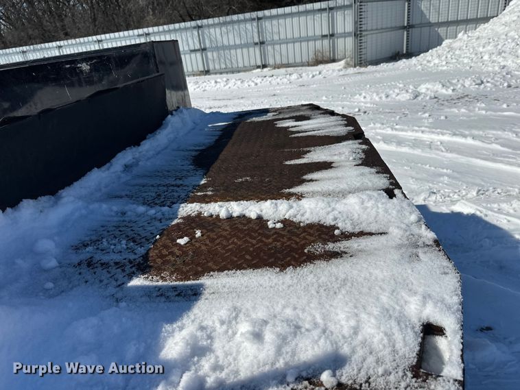 image for item YA2853 2017 Ford F550 Super Duty flatbed truck