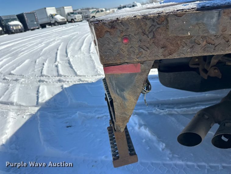 image for item YA2853 2017 Ford F550 Super Duty flatbed truck