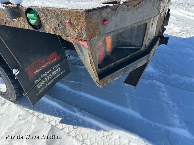 image for item YA2853 2017 Ford F550 Super Duty flatbed truck