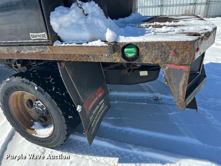 image for item YA2853 2017 Ford F550 Super Duty flatbed truck