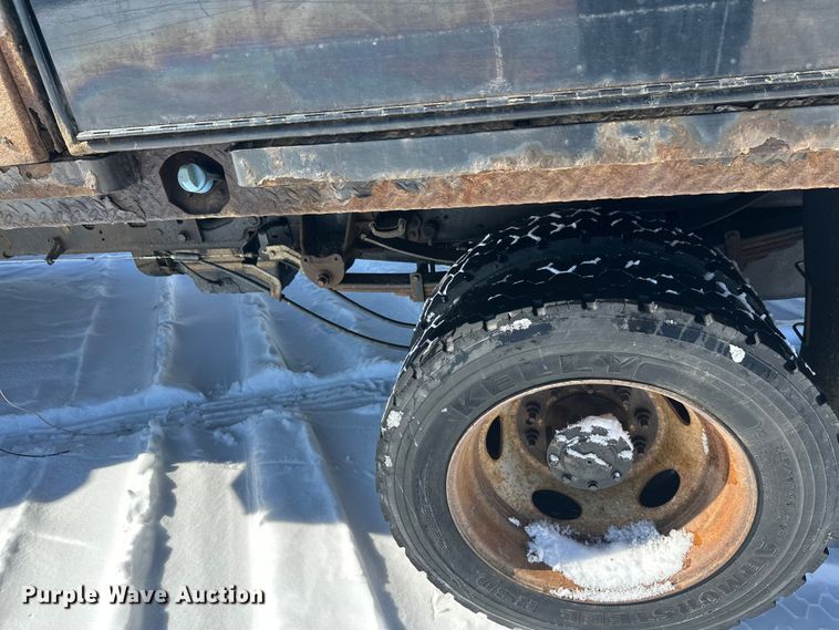 image for item YA2853 2017 Ford F550 Super Duty flatbed truck