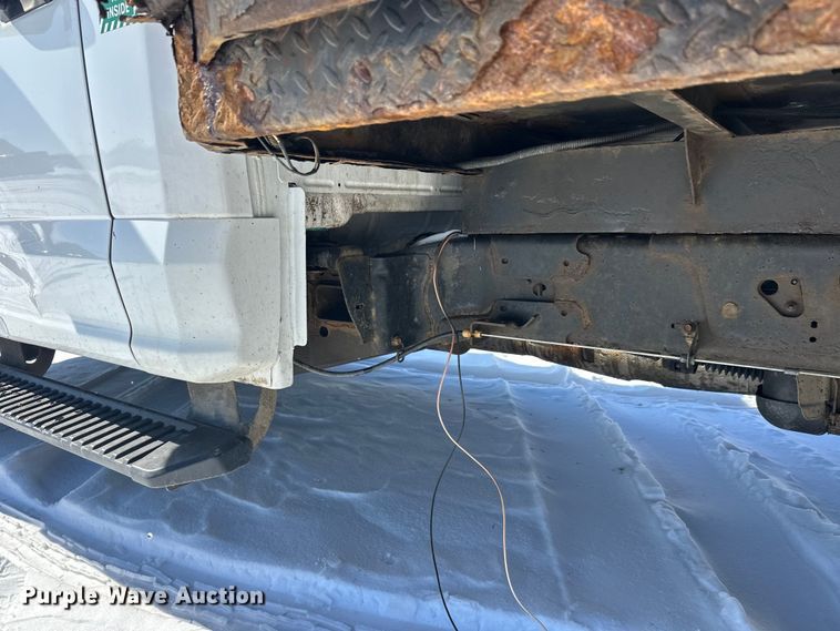 image for item YA2853 2017 Ford F550 Super Duty flatbed truck