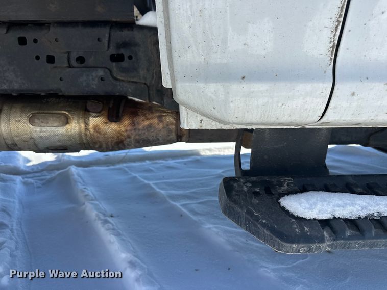 image for item YA2853 2017 Ford F550 Super Duty flatbed truck