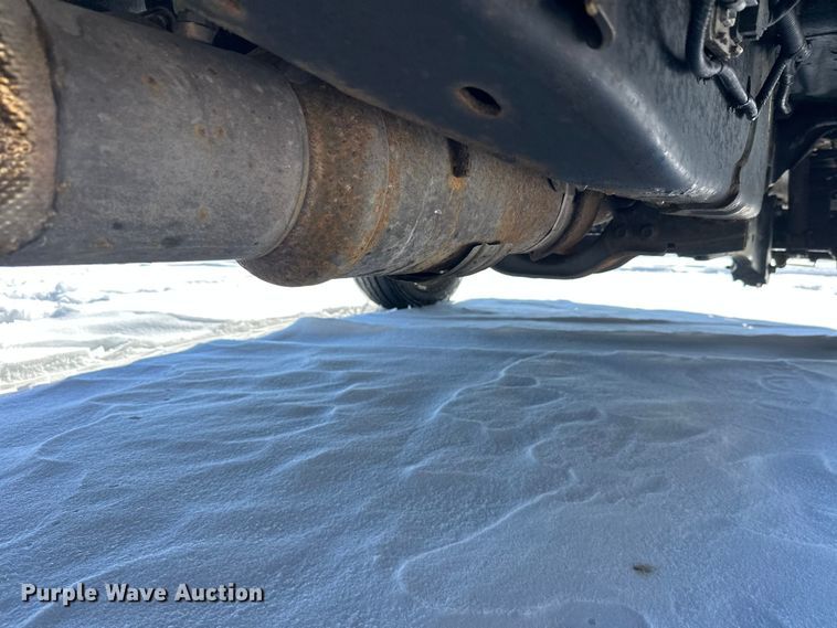 image for item YA2853 2017 Ford F550 Super Duty flatbed truck