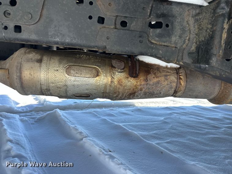 image for item YA2853 2017 Ford F550 Super Duty flatbed truck