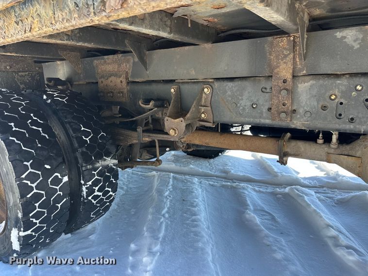 image for item YA2853 2017 Ford F550 Super Duty flatbed truck